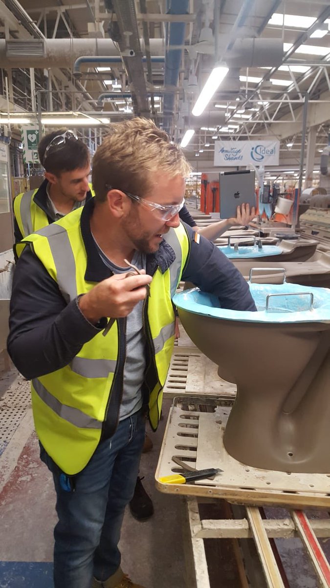 IdealStandardUK's tweet photo. Nice to see @plumberparts getting stuck in to the factory tour #installerinsight https://t.co/GBtVFwq8Zq