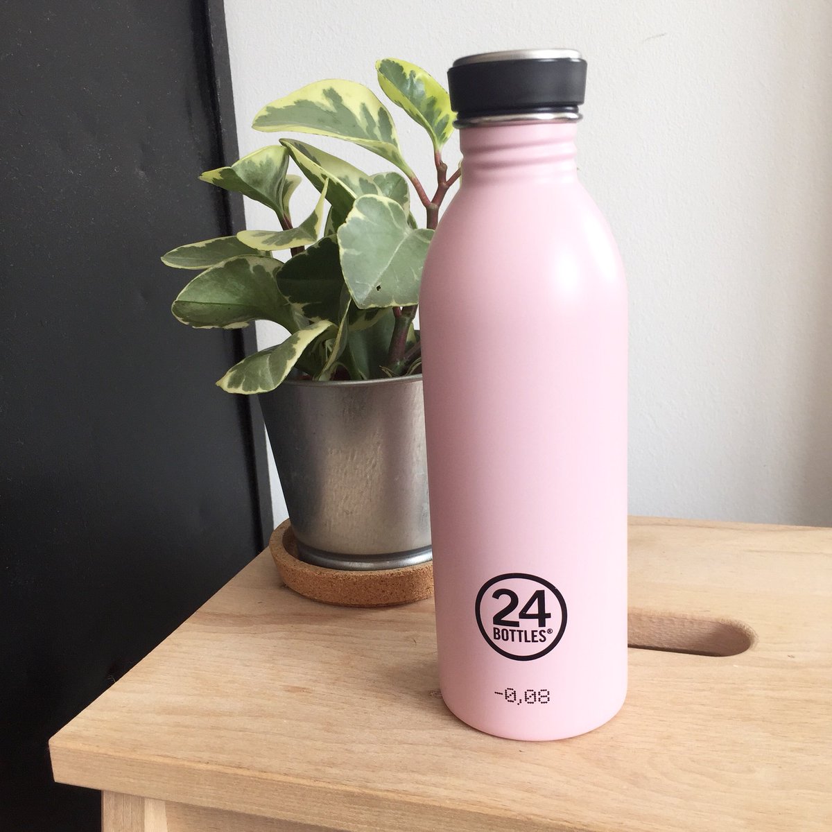 iHeartThreadsCo's tweet image. Flippin’ love my cute little pink water bottle from @24Bottles_ . This guy and a Brita water filter have changed my life! 🙌🌍 #saynotosingleuseplastics
