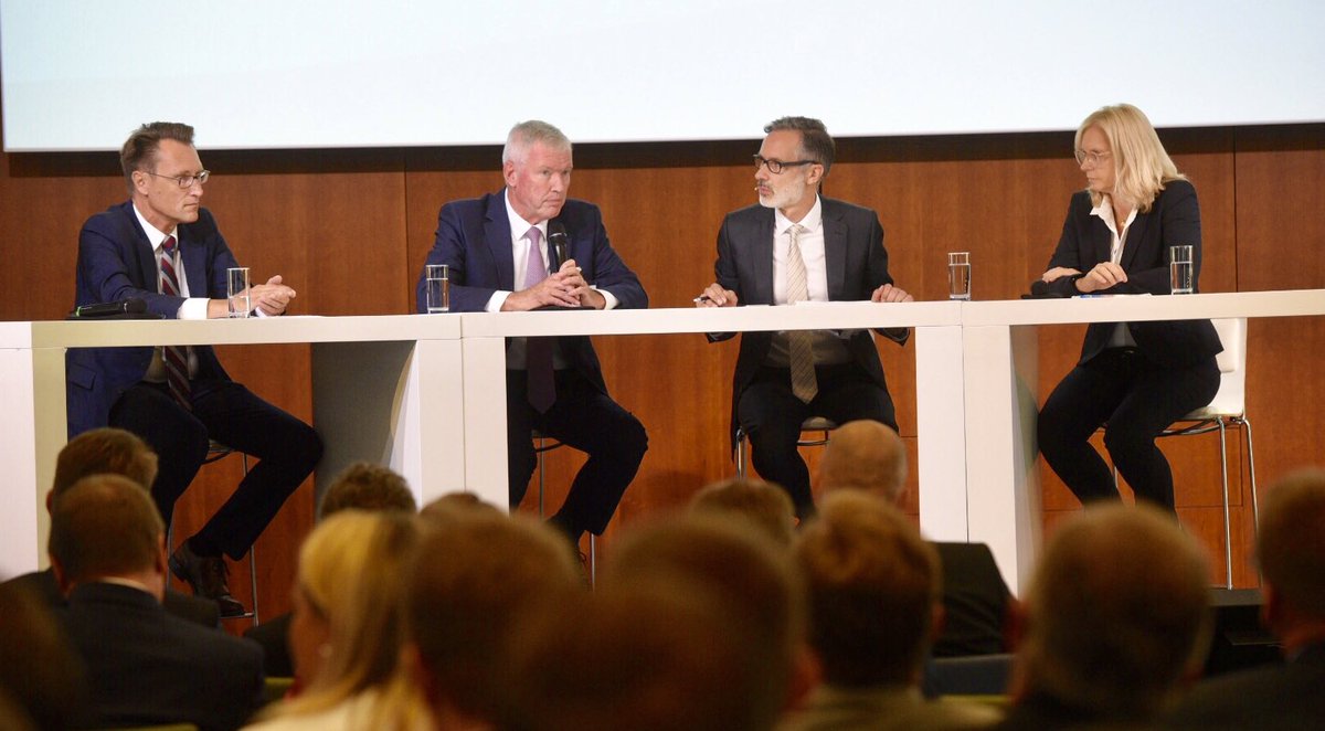 Der_BDI's tweet photo. #FactNews zur #WSK18 - Auch im digitalen Zeitalter gilt: Der Faktor #Mensch zählt. Bei jedem zweiten #Sicherheitsvorfall sind die eigenen Mitarbeiter involviert. Geschulte und zufriedene Mitarbeiter sind deshalb der beste #Wirtschaftsschutz! #WSK18 #Chance #TDI18 @Bitkom_Security https://t.co/5Tzs5MmC94