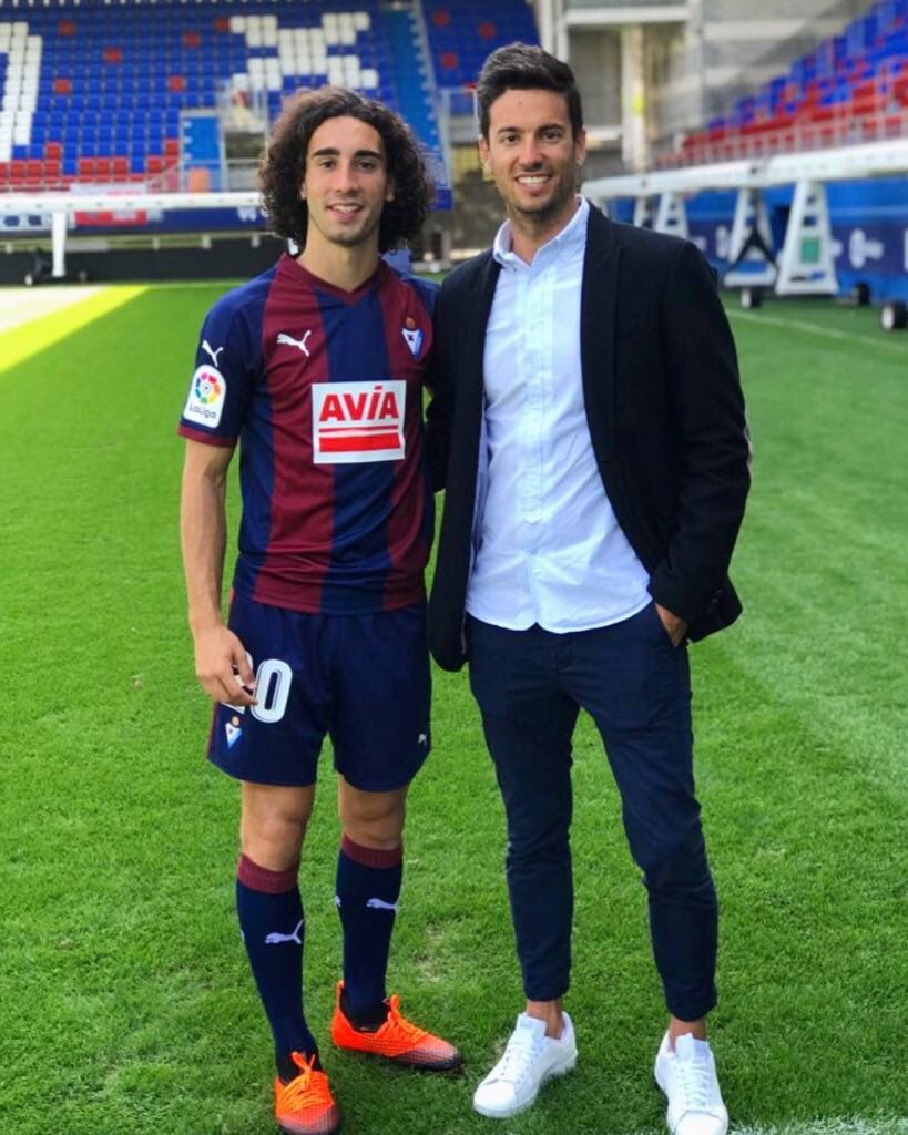 ¿Cuánto mide Marc Cucurella? - Altura - Página 2 DmPiEVCXoAAXAgA?format=jpg&name=medium