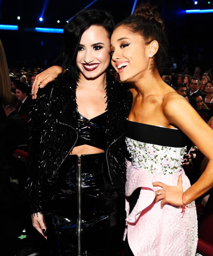 LOVATOO_GRANDEE's tweet photo. MY EVERYTHING😍💕 MY WORLD DOESN'T EXIST WITHOUT EM ☁️💜 @ddlovato @ArianaGrande #Sober #ddlovato #LovaticForLife #Sweetener #ArianaGrande #ArianatorForLife https://t.co/YFnKOgWjaJ