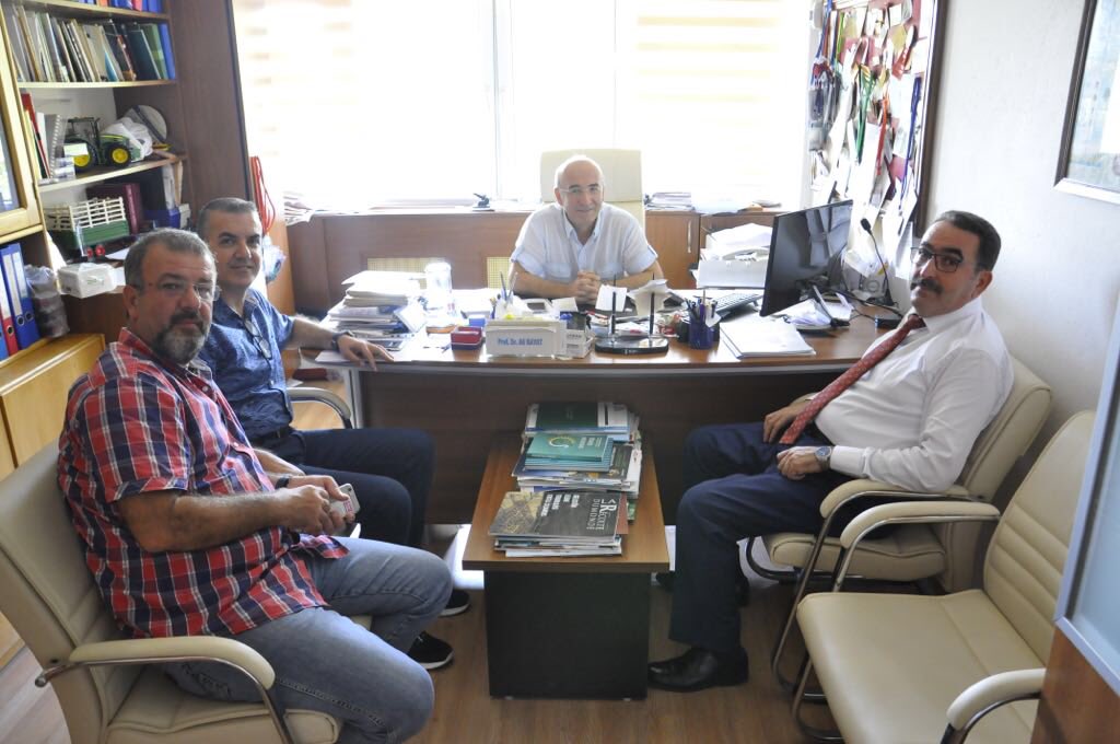 abdullahdogru01's tweet image. Koridorlarını yeni heyecanlarla arşınlayarak, mezun olduğum Ziraat Fakültesi Tarım Makinaları ve Teknolojileri Mühendisliği Bölümünü, Bölüm Başkanı Prof. Dr. Ali Bayat’ı ve hocalarımızı ziyarete geldik. Misafirperverlikleri için kıymetli bölüm hocalarımıza teşekkür ediyorum.