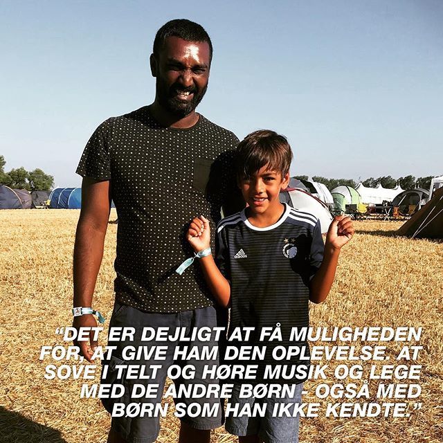 giraffestival's tweet photo. Op til #llf18 etablerede vi et samarbejde med @redbarnetdk, Anchersen A/S og Harald Nyborg, for at sikre en fed sommeroplevelse for en række familier 💛🎫☀️Læs lidt om deres oplevelser på https://t.co/0mX71FuMmq! https://t.co/XWlyKnsqvb https://t.co/SER5HN8BPJ