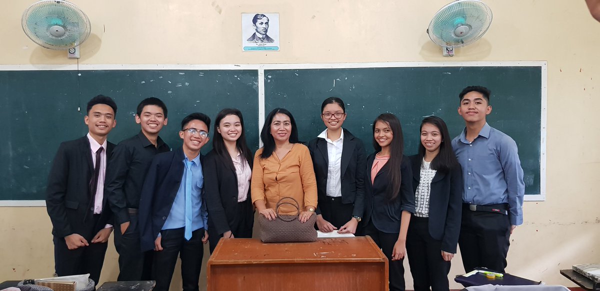 AirvinSaway's tweet image. 09/03/18 Group 3&apos;s Oral Presentation ❤ Finish na 😍😂 #EAPP #sklkolang #SHS