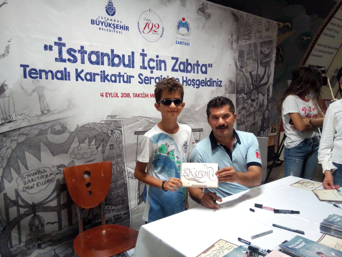 ibbzabita's tweet photo. "İstanbul İçin Zabıta" temalı karikatür sergimiz Taksim Metro İstasyonu'nda vatandaşlarımızın beğenisine sunulmuştur. Öğrencilerimizin bakış açısıyla zabıta hizmetlerini yorumladığı sergimize tüm İstanbulluları bekliyoruz. https://t.co/ojXBarwN2m