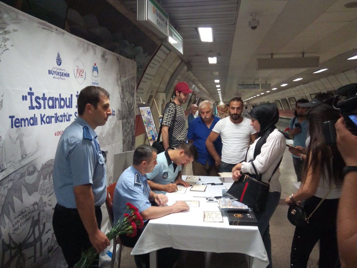 ibbzabita's tweet photo. "İstanbul İçin Zabıta" temalı karikatür sergimiz Taksim Metro İstasyonu'nda vatandaşlarımızın beğenisine sunulmuştur. Öğrencilerimizin bakış açısıyla zabıta hizmetlerini yorumladığı sergimize tüm İstanbulluları bekliyoruz. https://t.co/ojXBarwN2m