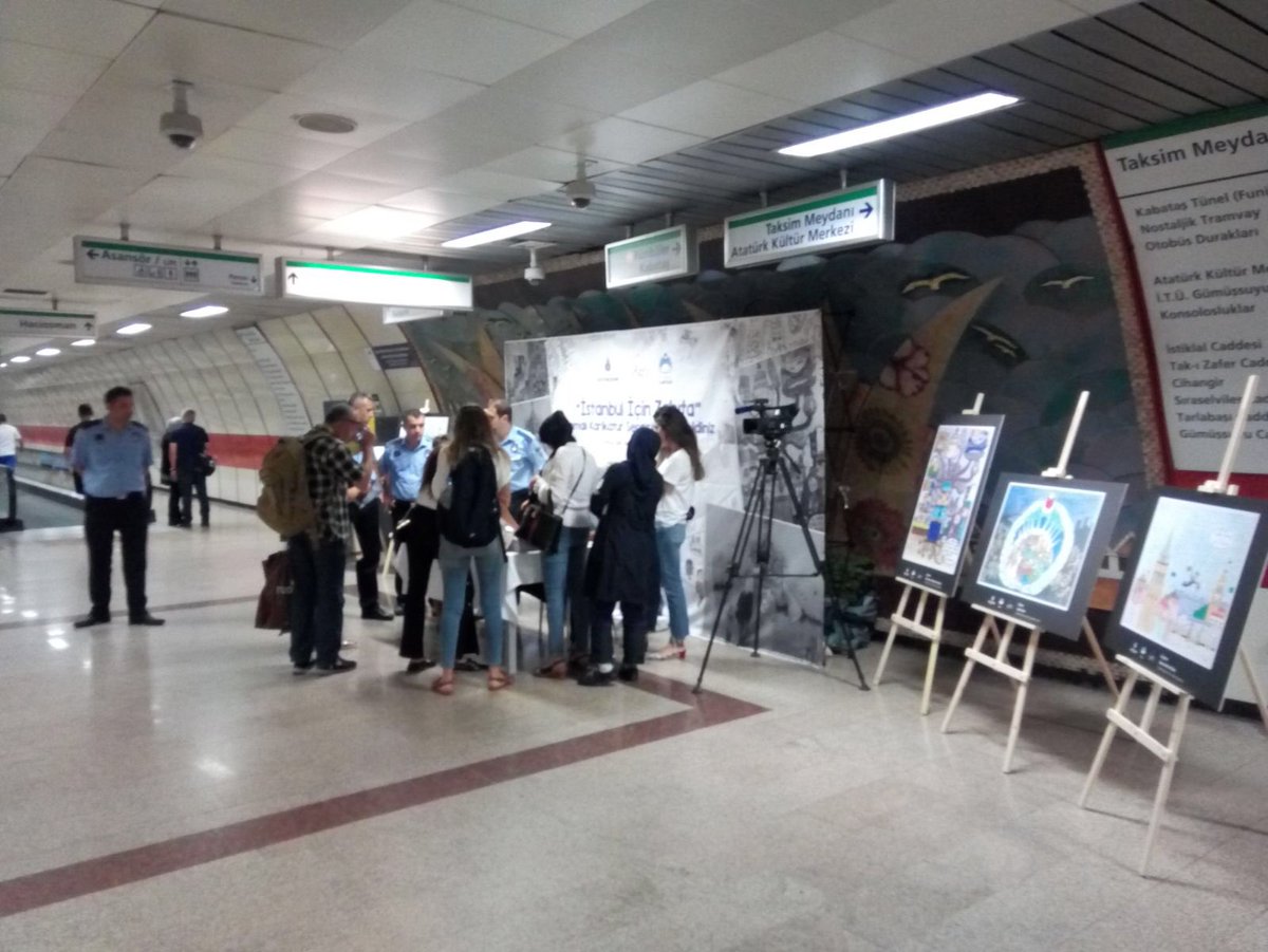 ibbzabita's tweet photo. "İstanbul İçin Zabıta" temalı karikatür sergimiz Taksim Metro İstasyonu'nda vatandaşlarımızın beğenisine sunulmuştur. Öğrencilerimizin bakış açısıyla zabıta hizmetlerini yorumladığı sergimize tüm İstanbulluları bekliyoruz. https://t.co/ojXBarwN2m