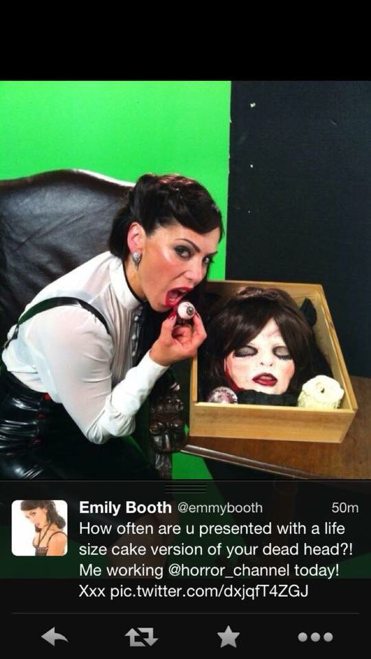 jasmine007a's tweet photo. Loved this feature of my #cake for #emilybooth #horrorchannel #gore #cake https://t.co/uqpaTHVMYZ