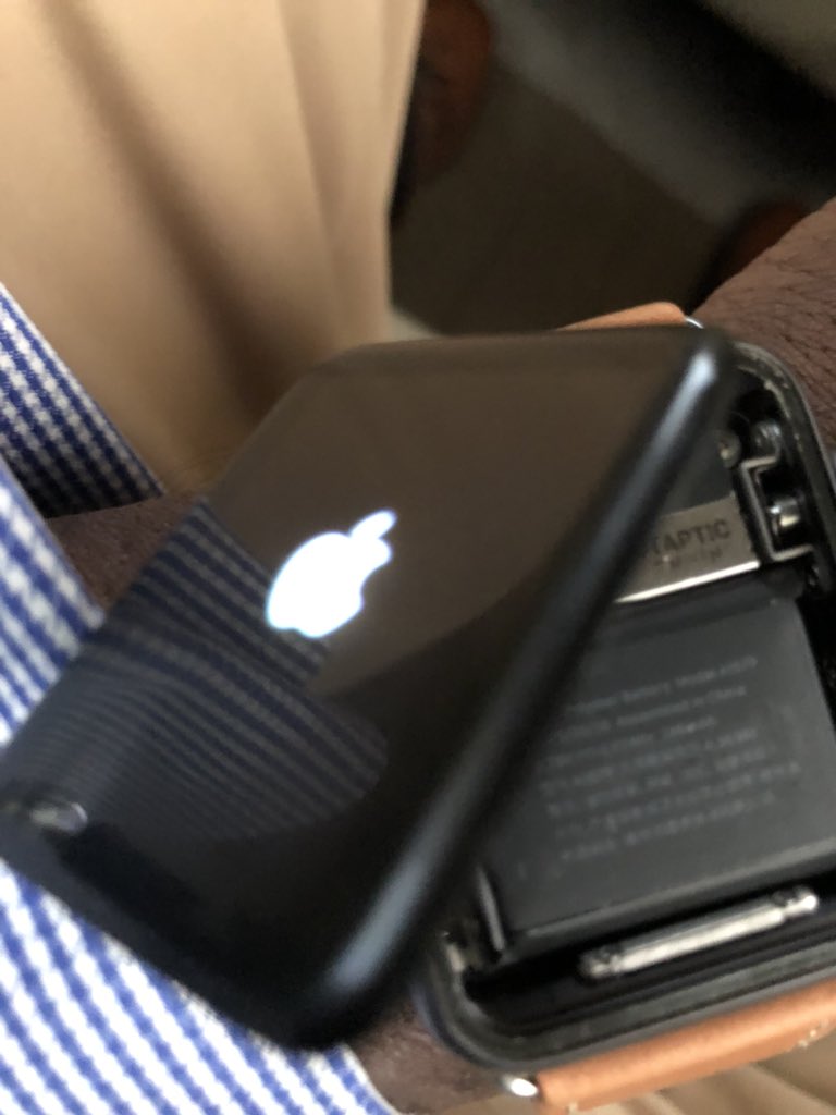 Ash_Noah's tweet photo. @AppleSupport Here is My Apple Watch after 3 years of normal use..it is falling apart!! I guess building quality watches that are passed on to the next generation is only the vision of traditional watch makers. https://t.co/Gj7jB8HcDf