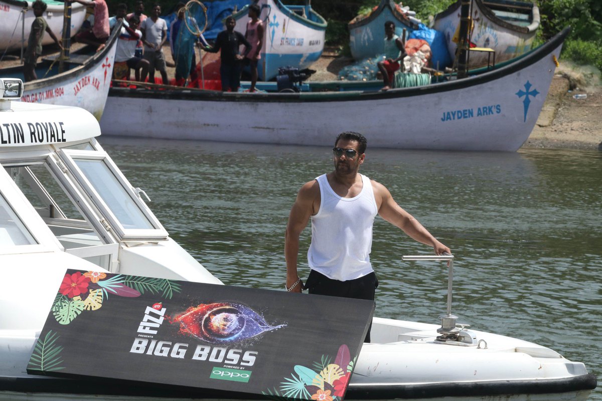 LehrenNetworks's tweet photo. #SalmanKhan #BiggBoss12 #LatestBollywoodNews #LehrenBollywood #BollywoodNews2018 #Lehren #30YearsOfLehren
Goa diaries: Salman Khan at the launch of the Television show Bigg Boss 12
Stay tuned to: https://t.co/C1LPiZpHo8
@BeingSalmanKhan @BiggBoss https://t.co/WJPziwTviS