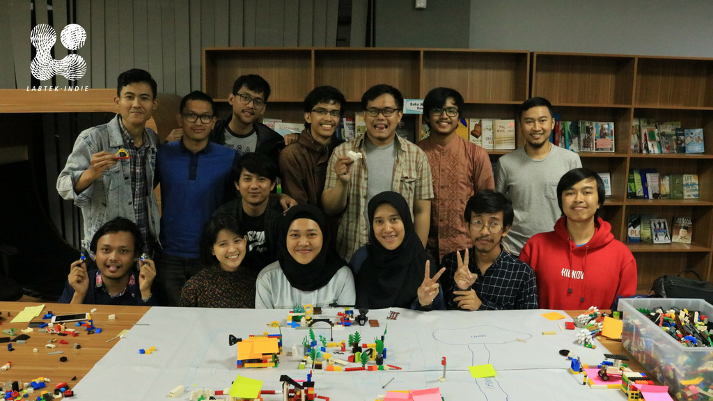 labtekindie's tweet photo. Photo (31/08-01/09): Workshop Developing Product in an Agile Way using Scrum with Andyaningrum. Using #agile mindset and #scrum framework, the participants built a "city" with legos.

#LabtekIndieWorkshop https://t.co/1WJK5Qk30B