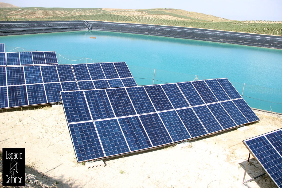 CatorceEspacio's tweet photo. Visitamos #Larva para ver el estado de la instalación fotovoltaica para bombeo de riego en olivar de 1.200 hectáreas. Un trabajo en el que se ha desarrollado una reparación del talud norte en la balsa de regadío, que cuenta con una capacidad de 400 metros cúbicos. https://t.co/MYTF1X9el8