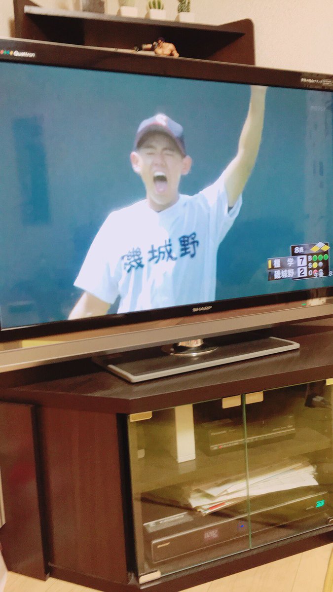 w_dacf's tweet photo. この台風の中外で仕事してた人ー https://t.co/Ti8DU4Vc5F