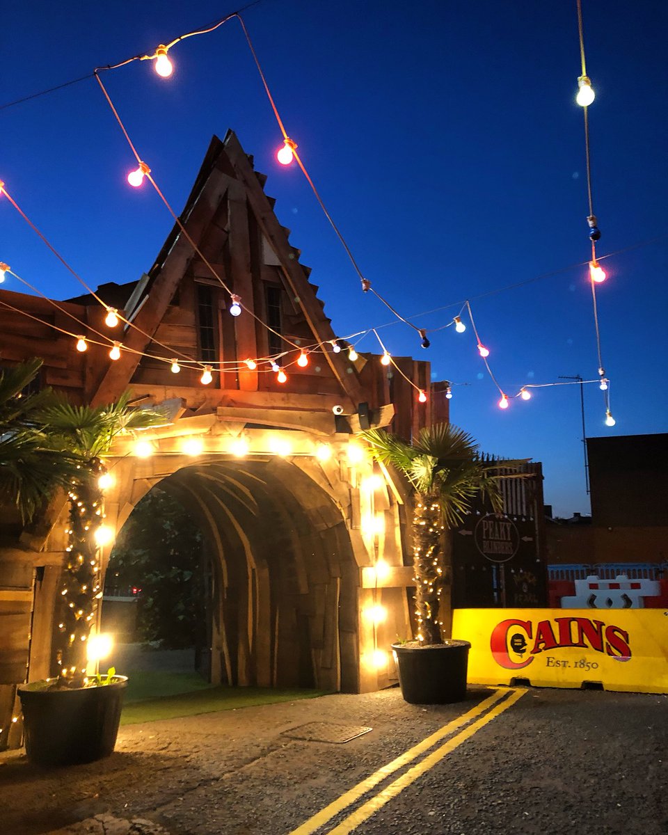 Follow the lights........⭐️💡🐦🕺🏻🎶 🍹for <a href="/BirdiesBarBBQ/">Birdies Bar</a> <a href="/Ghettogolf_/">Golf Fang Liverpool</a> <a href="/Incredible11s/">Incredible11</a> ⭐️ THE PARLIAMENT STREET COLLECTIVE ⭐️ LIVERPOOL 👊🏽