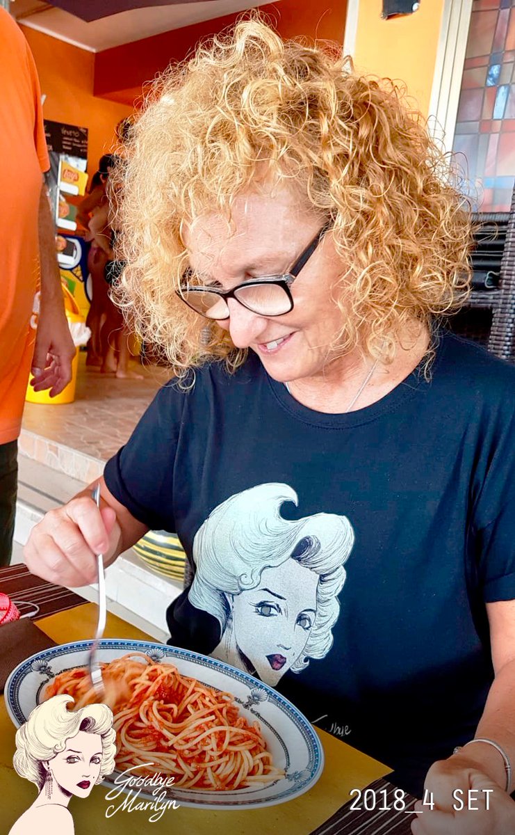 marechiarofilm's tweet photo. #diariodibordo #aveneziaconmarilyn
A pranzo con Marilyn!
#giornatedegliautori #gda2018 #giornate2018 #marechiarofilm #Venezia75 #mariadirazza #zenmovie #beccogiallo #marilyn #shortfilm #storyfinders #100autori  #filmcommisioncampania #comunedipozzuoli https://t.co/s7EI9dwdJ7