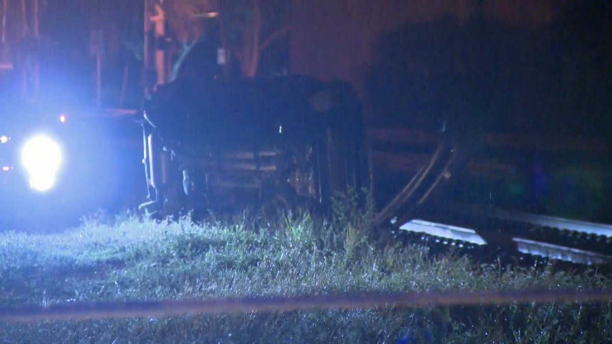 1 hurt after car flips over onto train tracks in Fort Lauderdale bit.ly/2ChbE62 https://t.co/J9z2Buea1k