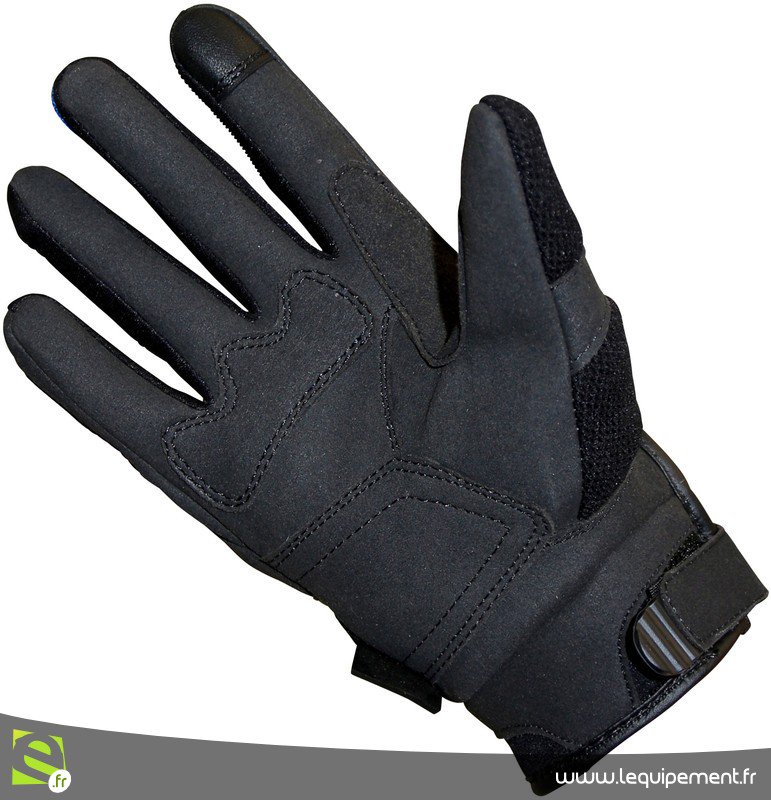 lequipementfr's tweet photo. Ne vous fiez pas à leur look ou leur nom, les Cross Town ne sont pas conçus pour une utilisation en tout-terrain. En revanche, ces #gants ADX (une marque de @P2RMOTOR) devraient être les alliés de ceux qui cherchent un modèle ventilé, léger et peu cher : https://t.co/bmMSX6Sv81 https://t.co/hNNXsSZEDg