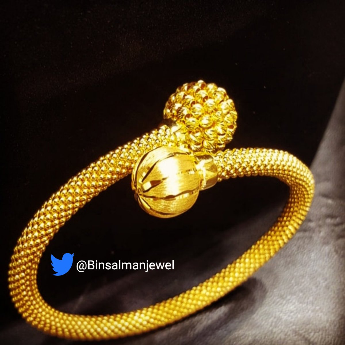 Binsalmanjewel's tweet photo. #اسوارة #ذهب #عيار21 #تركي #تصميم حديث وانيق #فاشن 
#braclet #GOLD #jewelry #fashion https://t.co/Mm38zLFStu
