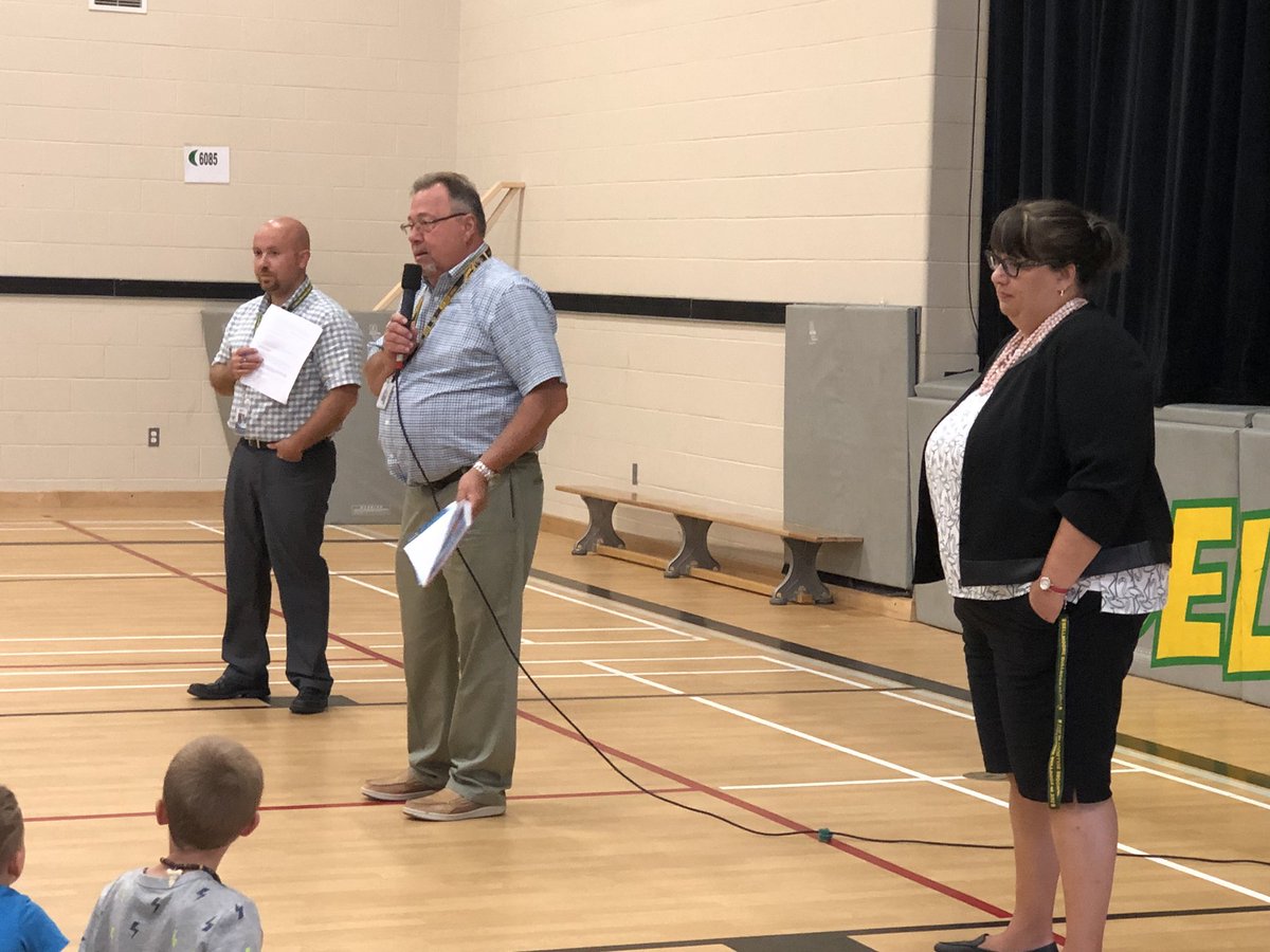Bellmoore_HWDSB's tweet photo. Welcome back assembly! ๐๐ #backtoschool #Bellmoore https://t.co/W9OSGru0D0