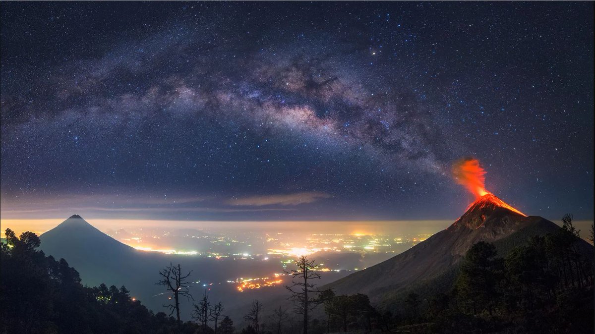 zmanmagazine's tweet image. Dutch photographer Albert Dros planned for months to capture this shot of Volcán de Fuego in Guatemala erupting against the backdrop of the Milky Way, coordinating when the galaxy would appear with when the volcano was predicted to be active.