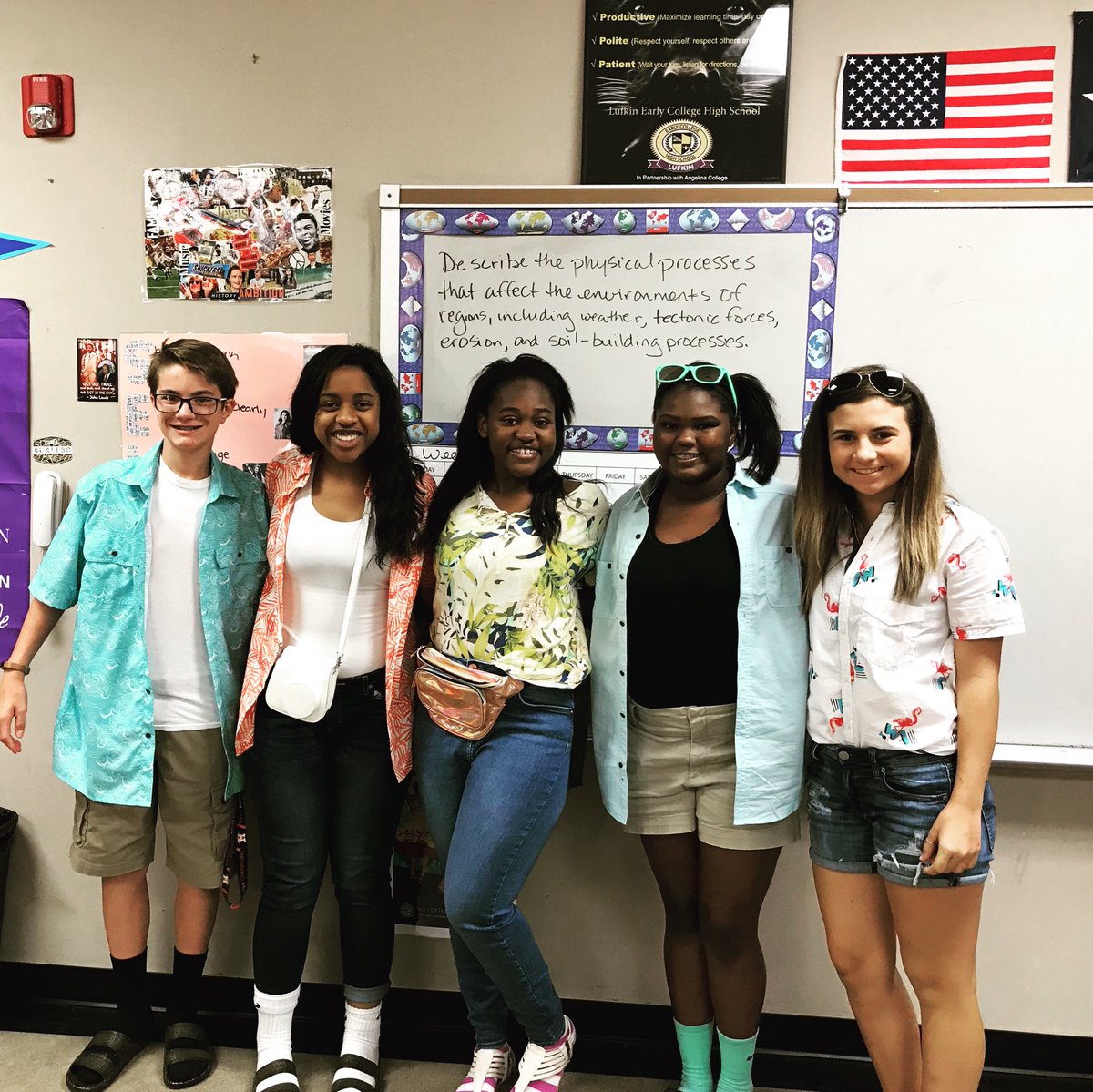 gariontaylor84's tweet photo. @LufkinECHS kids are Tacky Tourists today for #tackynacweek #beatnac #LPNoLimits 💜💜💜 https://t.co/NTx47RIMru