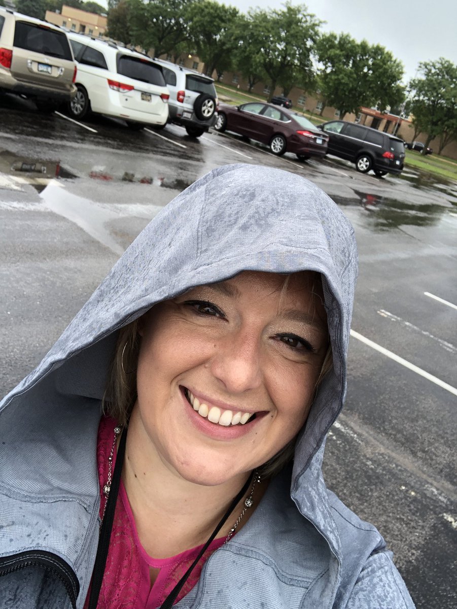 bbucktech's tweet photo. I could feel the excitement while welcoming families for the first day of school! βοΈπ©πΌβπ«π« #194FirstDay #FirstDay194 @LakevilleAreaPS https://t.co/sU2bAlU046