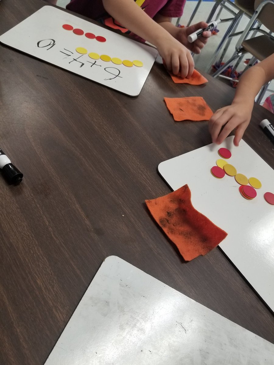 pmoylan1029's tweet photo. Showing different ways to make 10!#mathcenters #firstgradeflow https://t.co/lLdtQtrHtp
