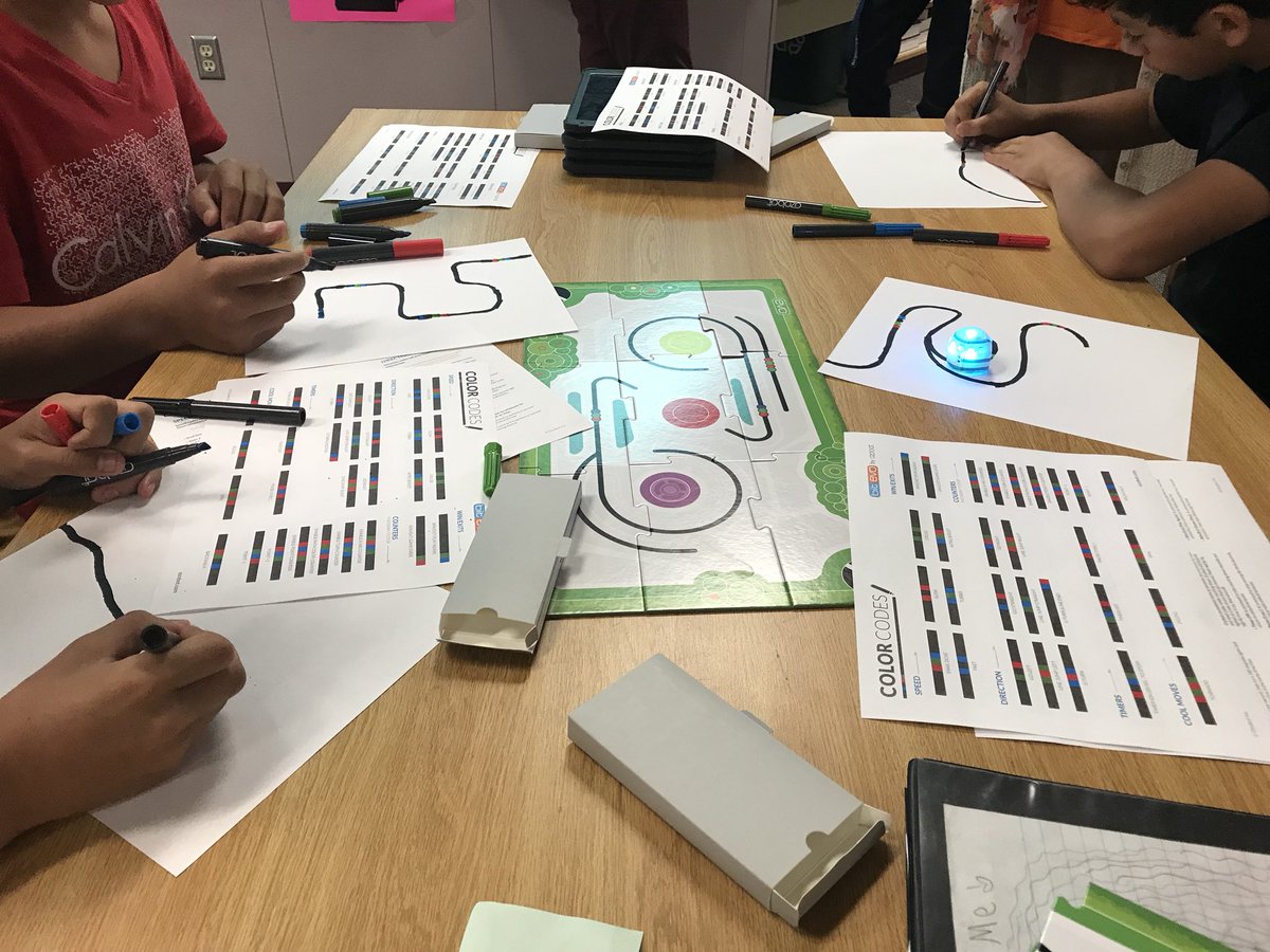 Todd_Moore77's tweet photo. Spending time during RtI coding with a few of our @HoraceMannBuffs GT students! #BuildAISD https://t.co/IynjpgoN0o