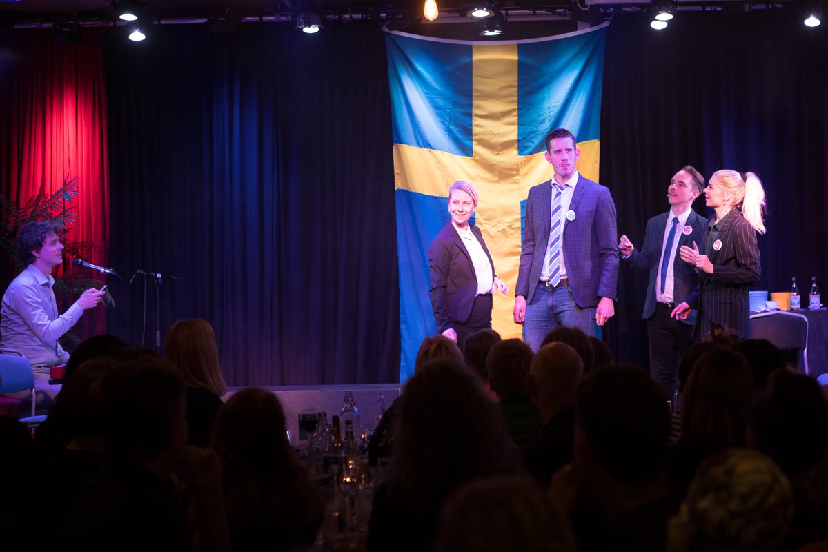 2lang30's tweet photo. På fredag, lördag och söndag spelar @Improverket Vem vinner valet? hos oss. På söndag blir det storbildsskärm och valvaka efter skratten. Så att vi kan njuta, bäva eller gråta ihop. Över en öl och en bit mat. Tummen upp? https://t.co/WDhPqyStKP