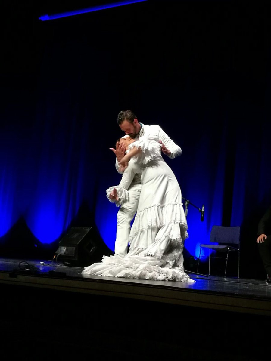 La_Fundicion's tweet photo. #LaBienalEnciendeSevilla y sus destellos llegan hasta el escenario de @La_Fundicion de la mano de #sevillamotorflamenco como una de las novedades de este inicio de temporada! https://t.co/lZJcZdx3Iz @laBienal @escenarios_sev #culturasev https://t.co/aBoqGRAigt