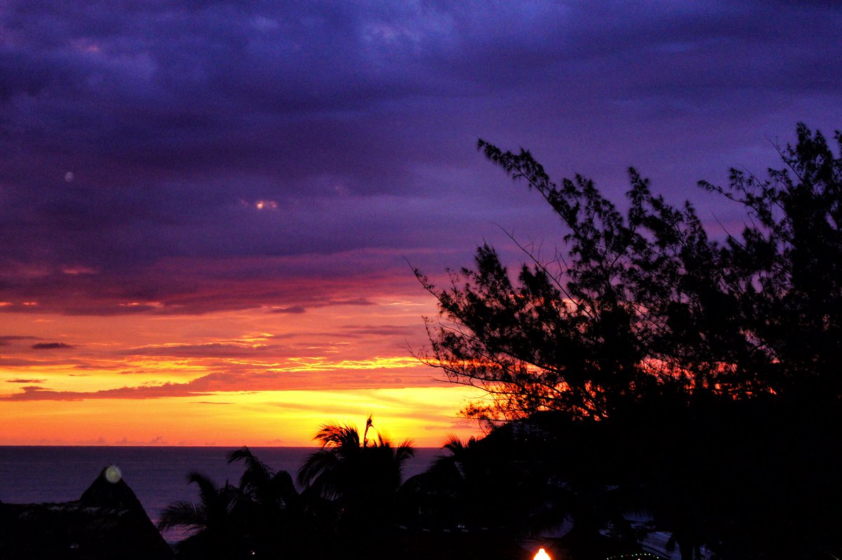Sunset in Zicatela 🌅🌴 Atardecer en playa Zicatela