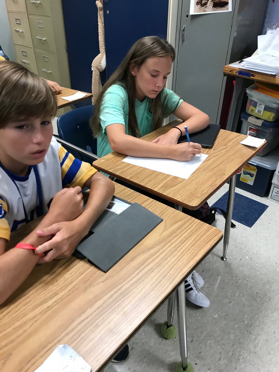 LhamiltonLyn's tweet image. My students fixing an email   #LMSMissionLesson                 #LMSWild
