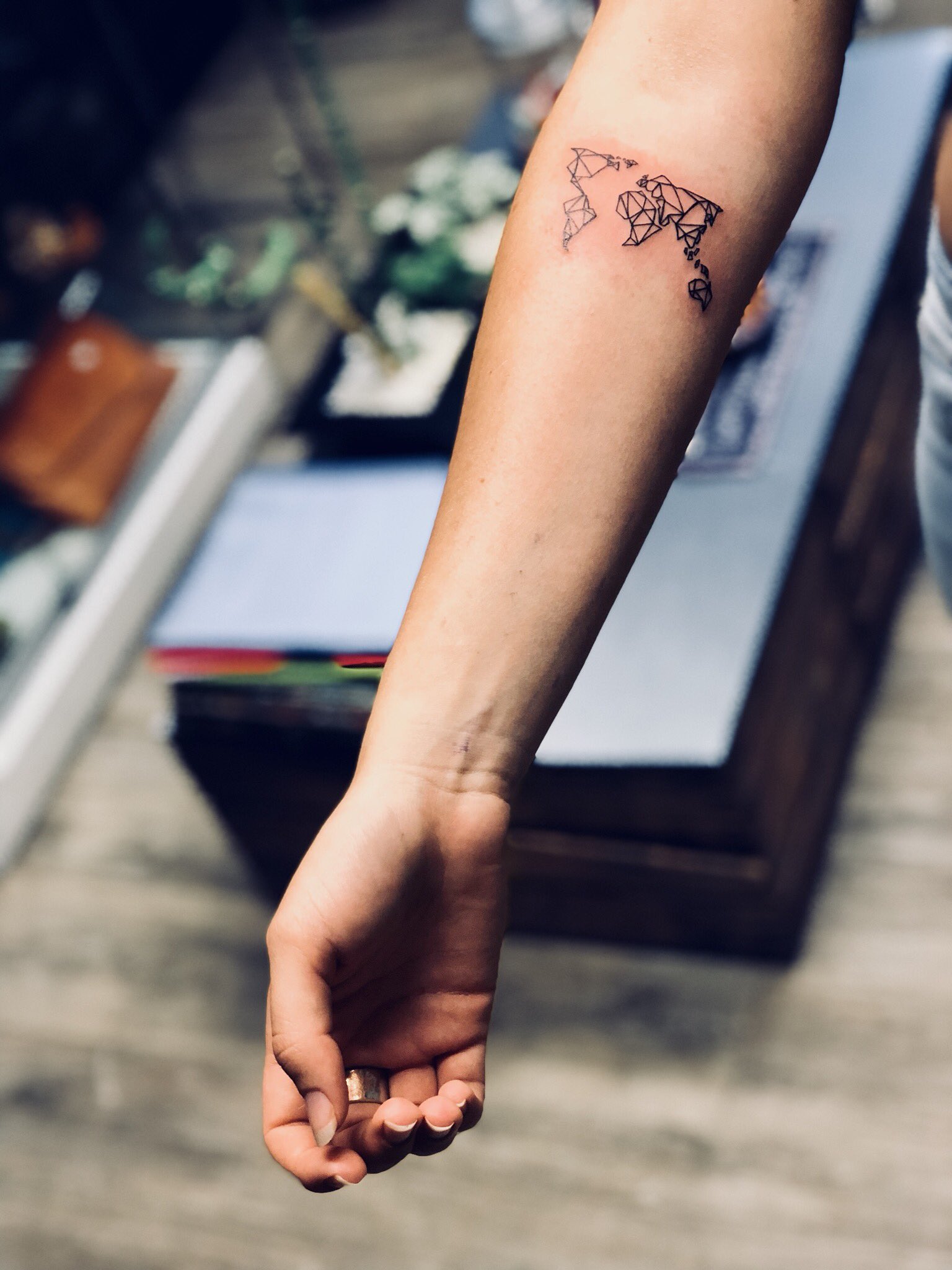 Discover more than 68 geometric wrist tattoo - in.cdgdbentre