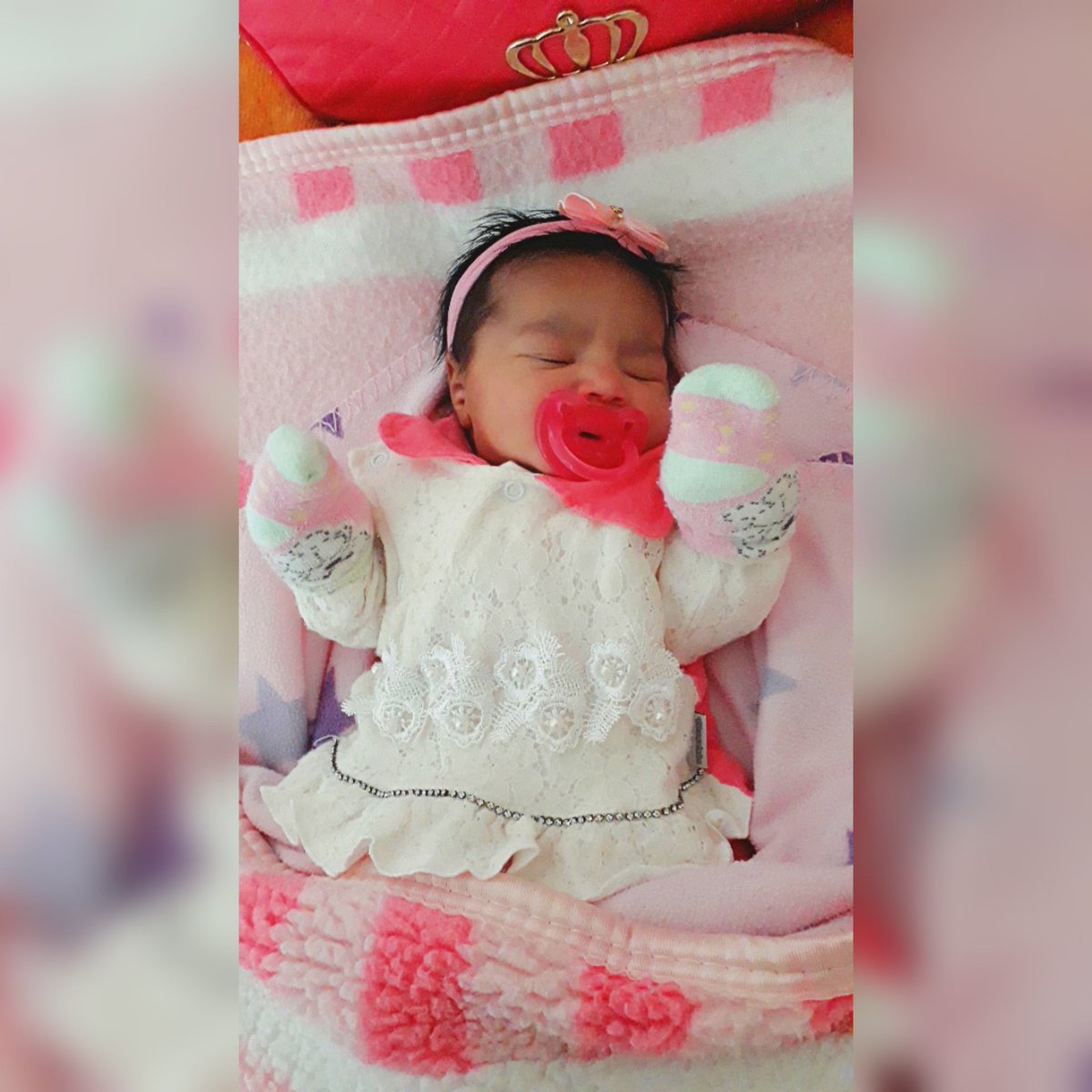 DaaniSilva023's tweet photo. O presente mais lindo que a vida me deu, a estrela maior uma benรงa de Deus.. ๐ถโฅ๐ฃ๐ป #SejaBemVindaFilha โจ #Sophia ๐ #MnhPrincess ๐ https://t.co/cxAhrUbywz