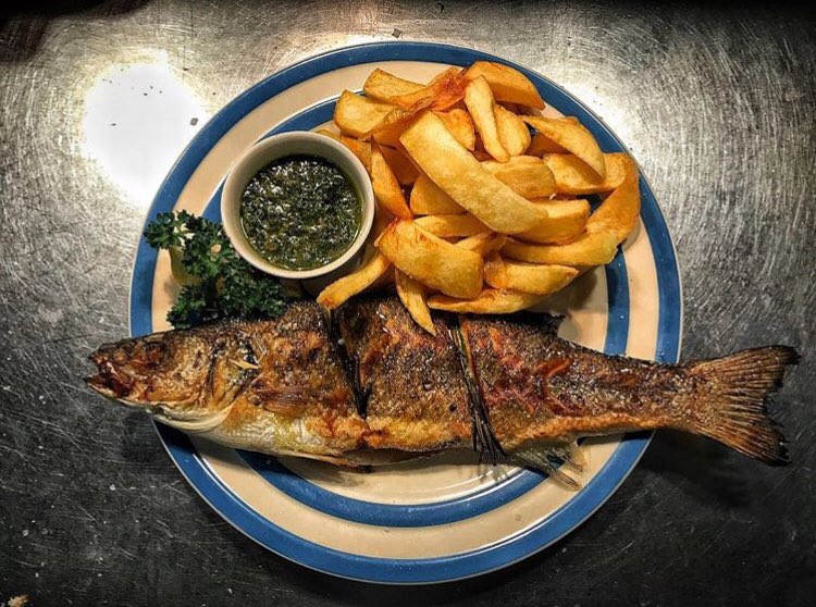 Super fresh shellfish plates, Tarbert razor clams with pancetta, 1/2 and whole Dorset crab and lovely sea bass all on the menu today 🐟