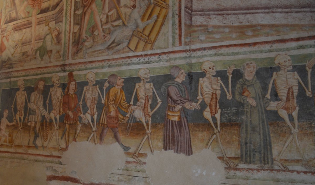 Weet jij in welk plaatsje je deze 15e eeuwse #fresco's kunt bewonderen?
#weetjij #mijnslovenie