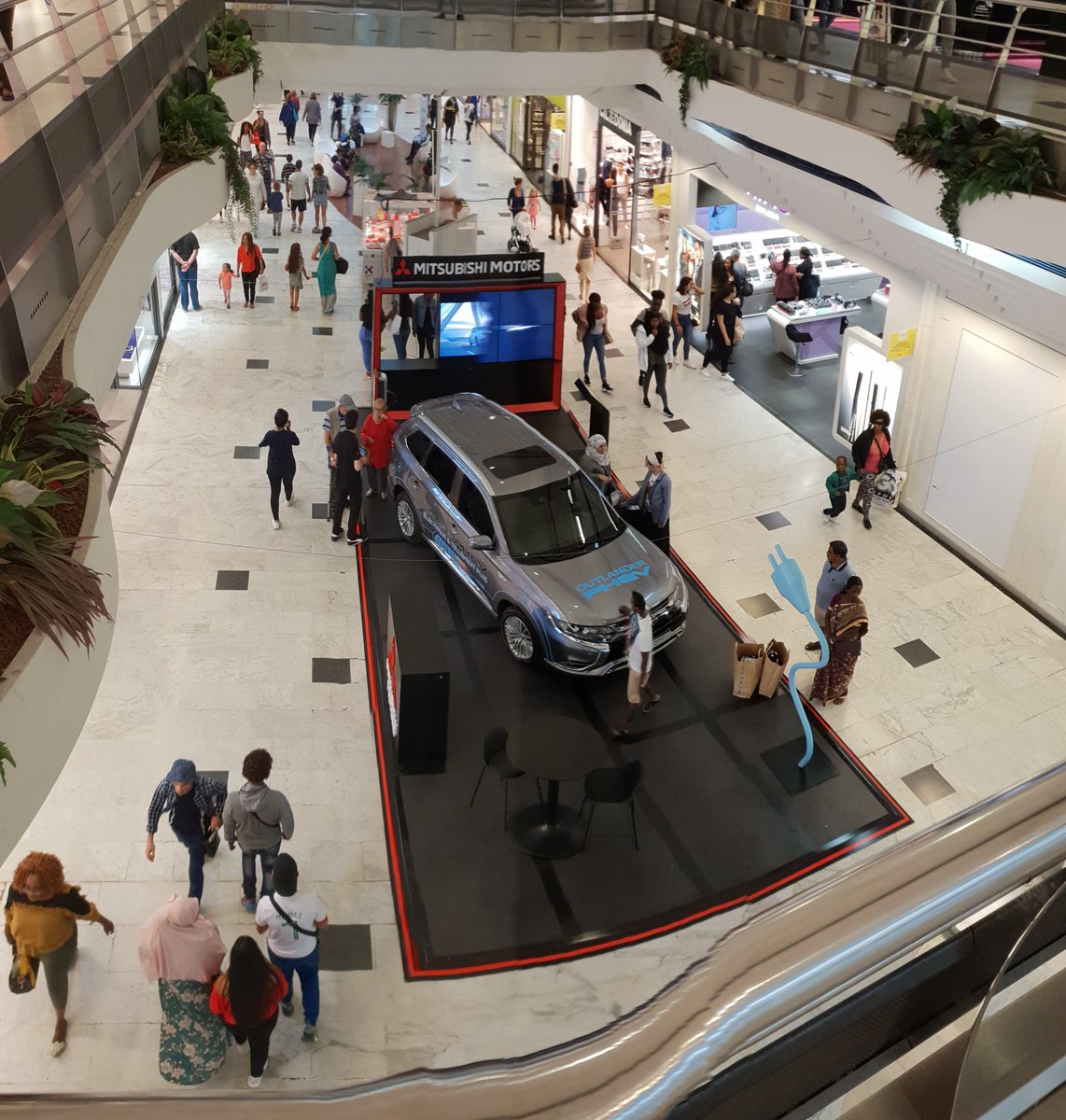 #MardiConseil Et pourquoi ne pas faire un tour dans les centre commerciaux #CréteilSoleil et #ValdEurope pour découvrir les nouveaux Pop'Up Store Mitsubishi...

#MMAF #Mitsubishi #OutlanderPHEV2019 #Hybride #Rechargeable #POPUPSTORE #DriveYourAmbition