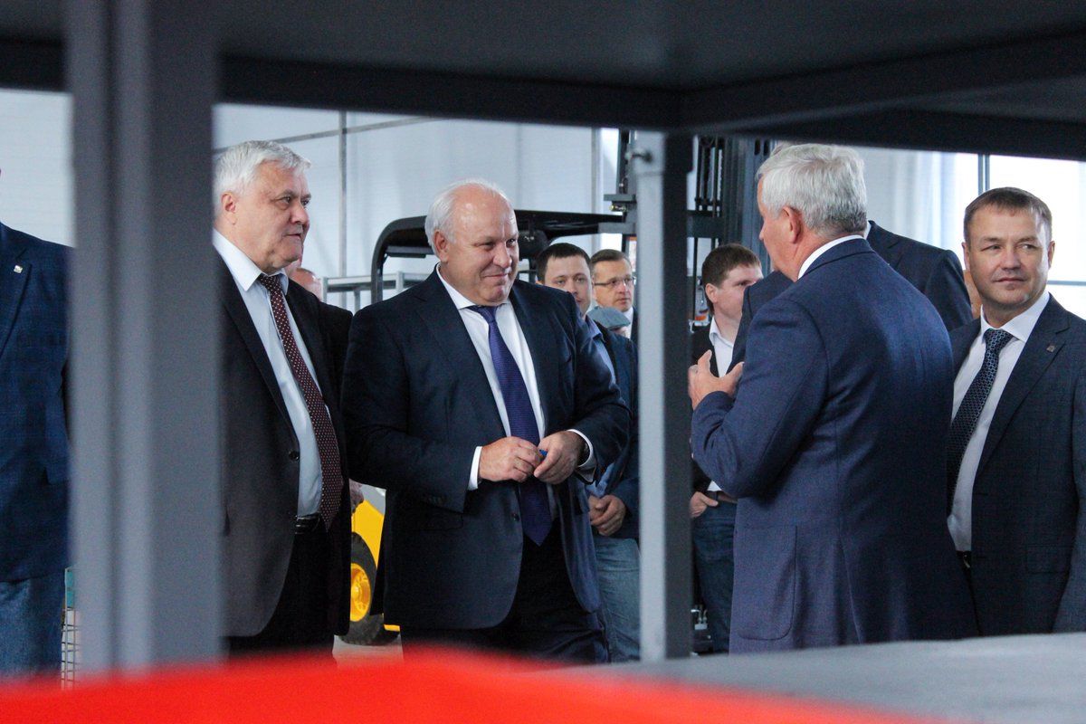 vmzimin's tweet photo. Открыли Центр технической поддержки «БЕЛАЗ» в Усть-Абаканском районе. Предприятие появилось благодаря слаженной работе в рамках соглашения о сотрудничестве между Правительством Республики Беларусь и Правительством Республики Хакасия. https://t.co/a7Lh5BTfSR