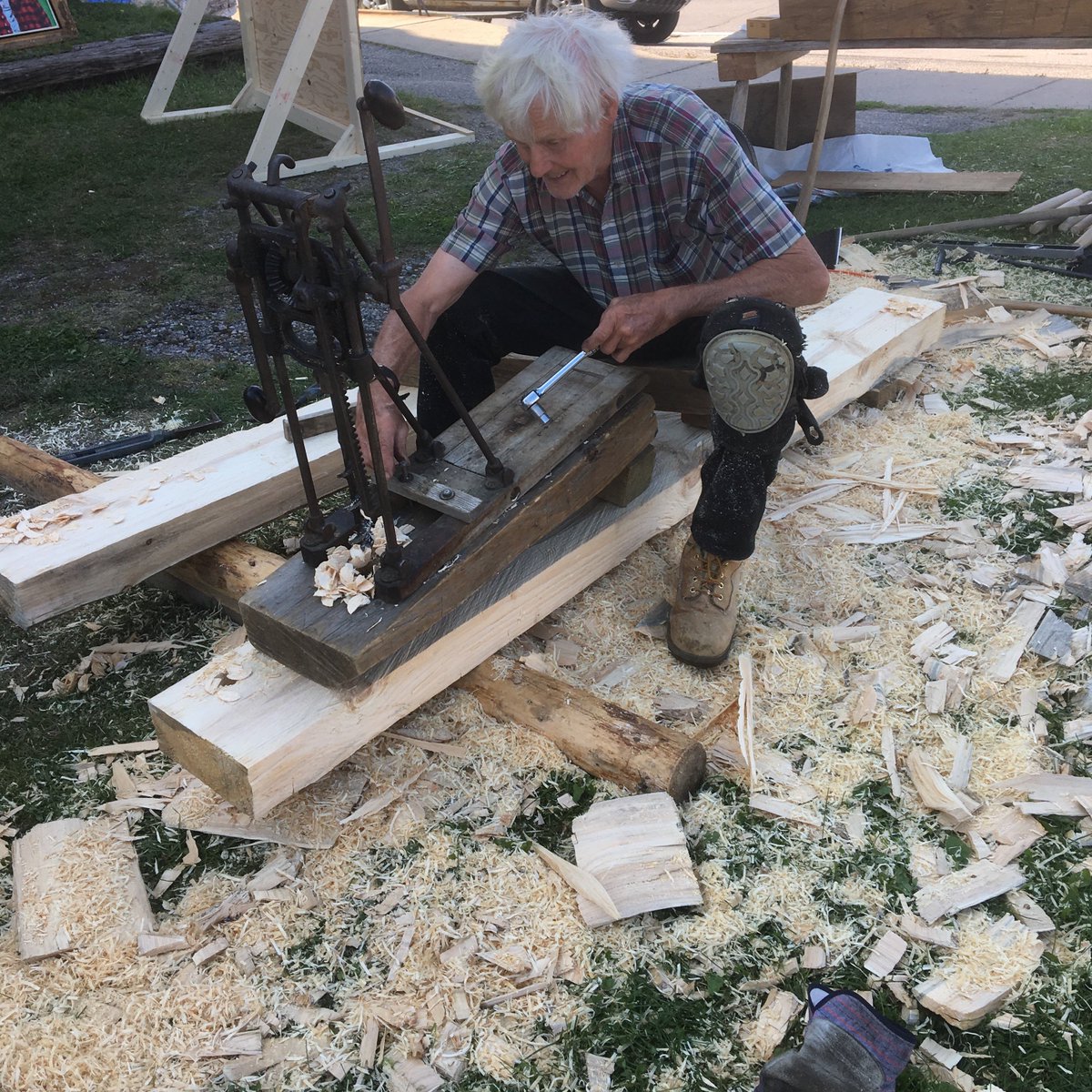 Local treasure, John Foreman, hewing logs at Maynooth Madness

#traditionalskills #woodworking #logbuilding
#offgrid #heritagewoodworking #builtbyhand