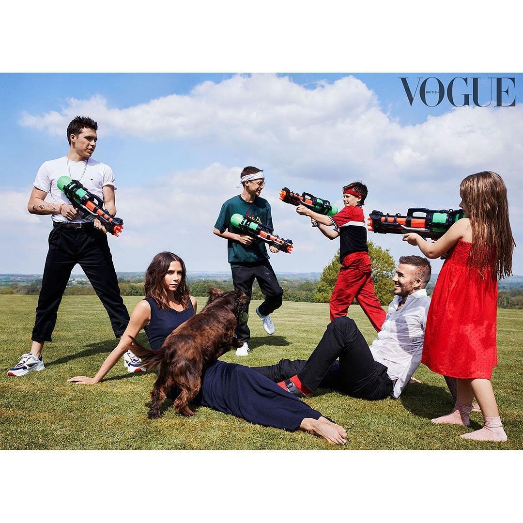 keliskayblog's tweet photo. # Former Spice Girls Singer Victoria Beckham &Her Family Grace The Cover Of British Vogue!
#keliskayblog #VictoriaBeckham #britishvogue #fashionista #blogger #celebritygossip #LaborDay #fashionbloggers #beckham #NEWS #Empowerment #uk #fanlov https://t.co/m8MH7VwXaG