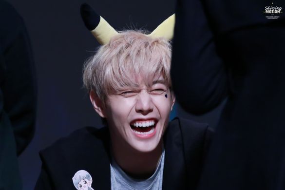 DARKACIOUS1's tweet photo. SARANGHAEYO! I LOVE YOU ALL! MAHAL KO KAYONG LAHAT! WO AI NI! GOT7 AND FOR THE BIRTHDAY BOY,  @mtuan93 I LOVE YOU! ENJOY YOUR DAY! CAN I HAVE SOME SLICE OF CAKE?! HAHAAHAA  #MarkTuanDay #XCIIIMARKDAY https://t.co/DgJWerKEmd