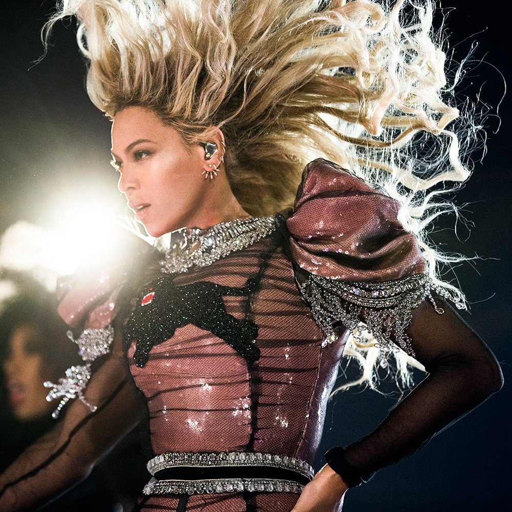 TNTbr's tweet photo. A Terra tem mais de 4 bilhões de anos e você teve a sorte de viver na mesma época que a @Beyonce. Amém! 🙏 #HappyBirthdayBeyonce https://t.co/nRJspVk5hH