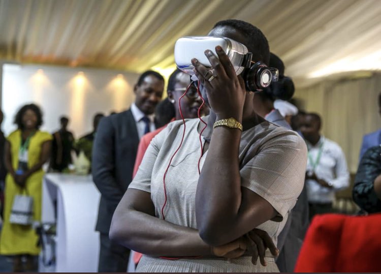 Minister of Cabinet Affairs @mskayisire enjoys a glimpse of gorilla trekking in Virunga through our #VirtualReality glasses. #KwitaIzina2018 #ConservationisLife