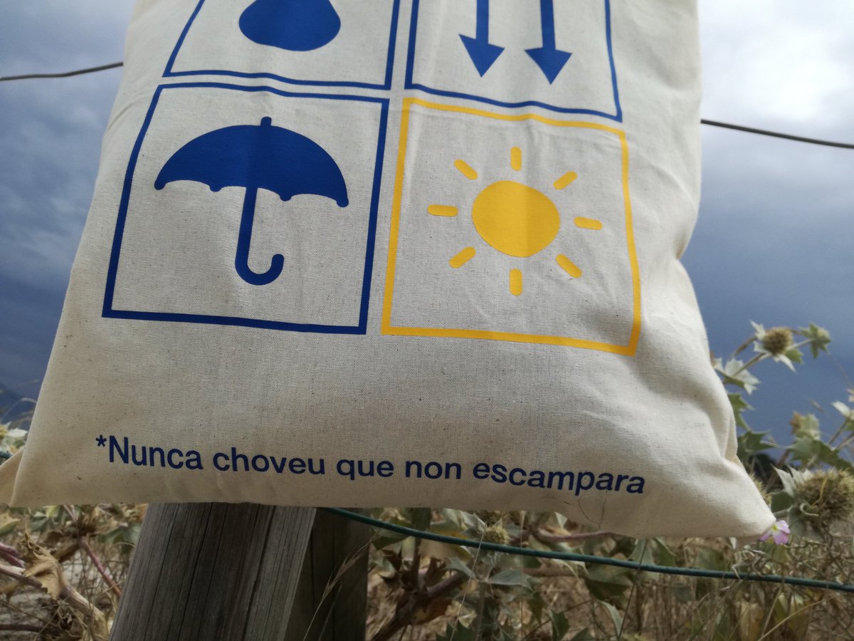 maria_oruna's tweet photo. Gracias #OCarallo29 por regalarma esta bolsa exclusiva, sólo 29 unidades, y con el lema escogido por mí!
#Nuncachoveuquenonescampara
#Nuncalloviósinquedespuésescampase #OC29
#frasestípicasGalicia https://t.co/5HQGjzLys2