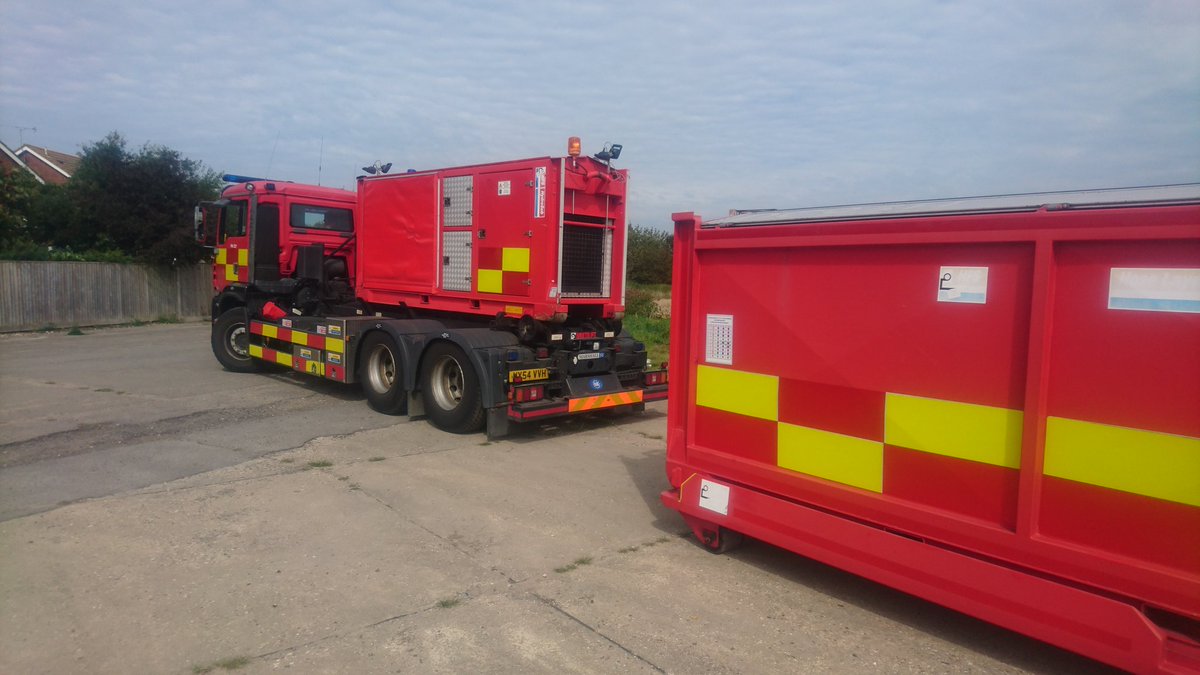 russmoore44's tweet photo. Water relay this afternoon, working from a pressure fed supply #notjustopenwater for @HVPCapability and @WestSussexFire https://t.co/PEKUbsgM5O