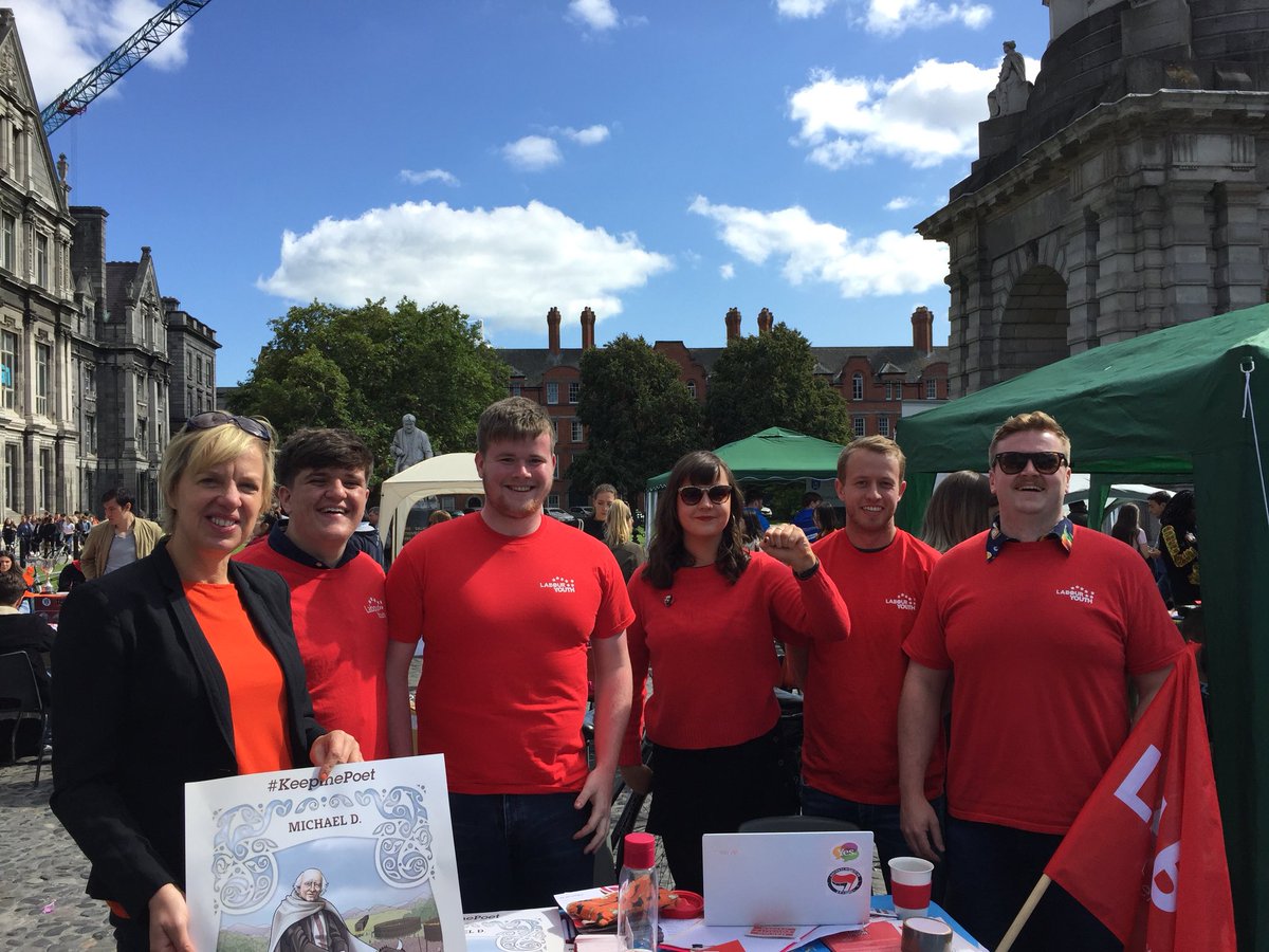 ivanabacik's tweet image. With @chloemanno @TrinityLabour @labouryouth at #FreshersWeek @tcddublin for #keepthepoet #MichaelDHiggins #PresidentialElection @labour