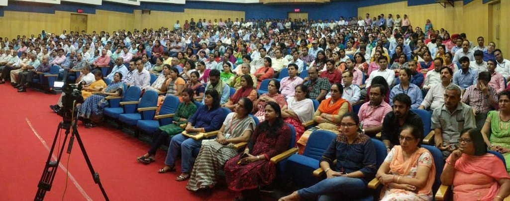 किसी भी साधारण व्यक्ति की नैतिक शक्ति दुनिया के बड़े से बड़े राजनेता, धर्मगुरु या समाज सेवी से ज़्यादा ताक़तवर हो सकती है। बशर्ते कि वह दूसरों का पिछलग्गू न होकर ख़ुद पर भरोसा करते हुए उसे जगा कर रखे। <a href="/DRDO_India/">DRDO</a>