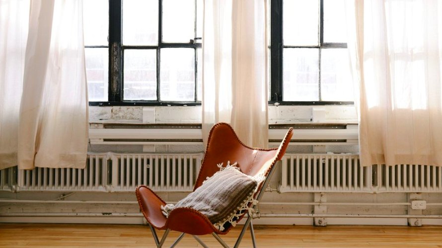 Det går mot kaldere tider, og strømprisene ligger an til å bli høye i vinter. Vi har samlet våre 12 beste tips for å spare strøm på en effektiv måte her:  bit.ly/2MIe2Yl