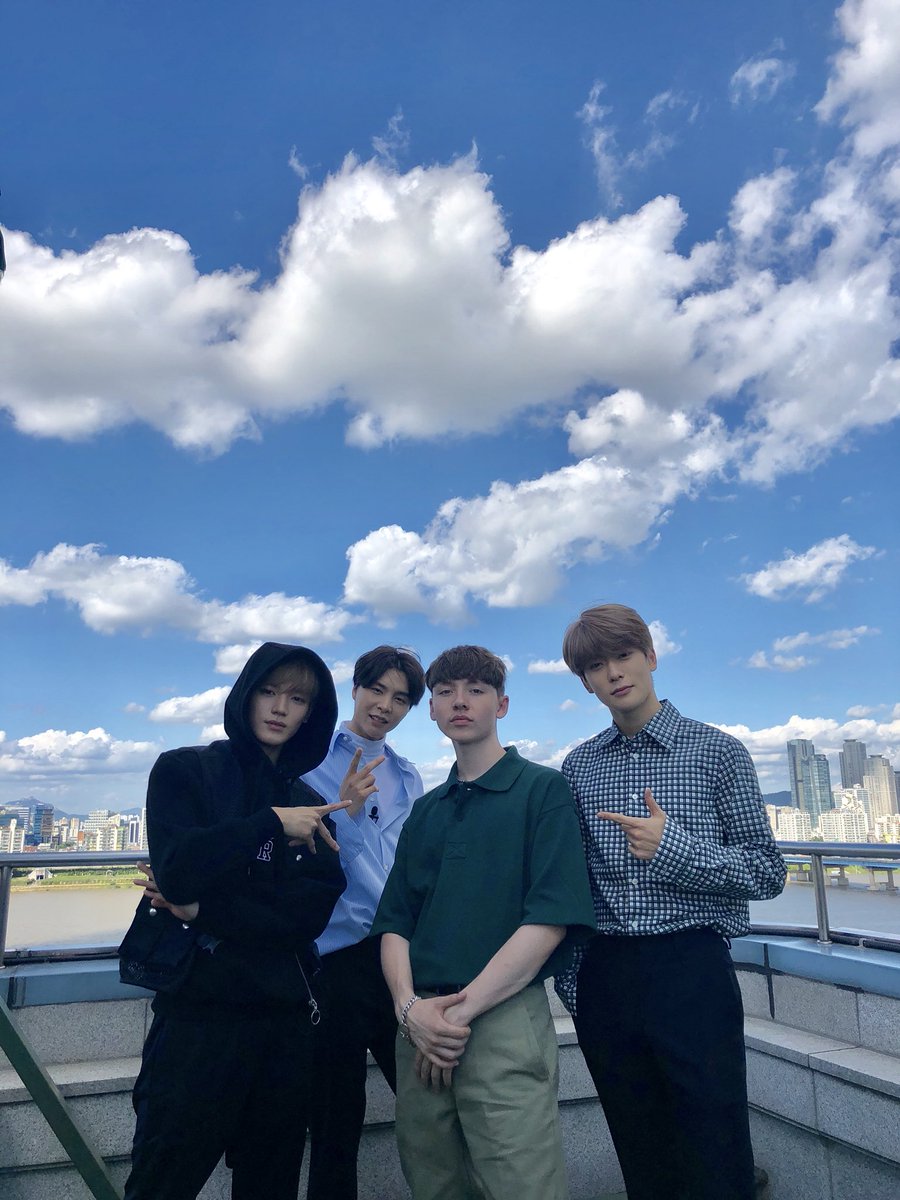 NCTsmtown_127's tweet photo. Had a great time showing Marteen around today! I hope you have a great time at your concert! See you again soon ✌️-Johnny 

#NCT127 #NCT #marteen https://t.co/o2jWFMlsPa