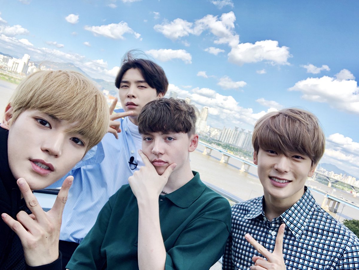 NCTsmtown_127's tweet photo. Had a great time showing Marteen around today! I hope you have a great time at your concert! See you again soon ✌️-Johnny 

#NCT127 #NCT #marteen https://t.co/o2jWFMlsPa
